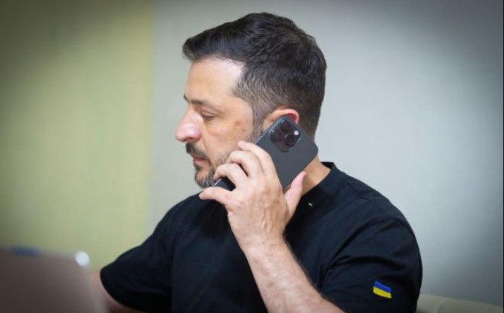 Зокрема, під час розмови Зеленський привітав Трампа з 80-річчям, яке американський лідер святкує сьогодні